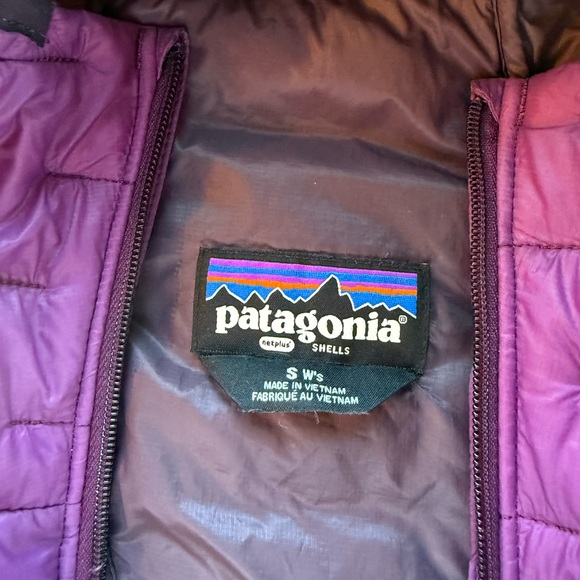 Patagonia Women's Plum Micro Puff Hoody - Picture 9 of 9